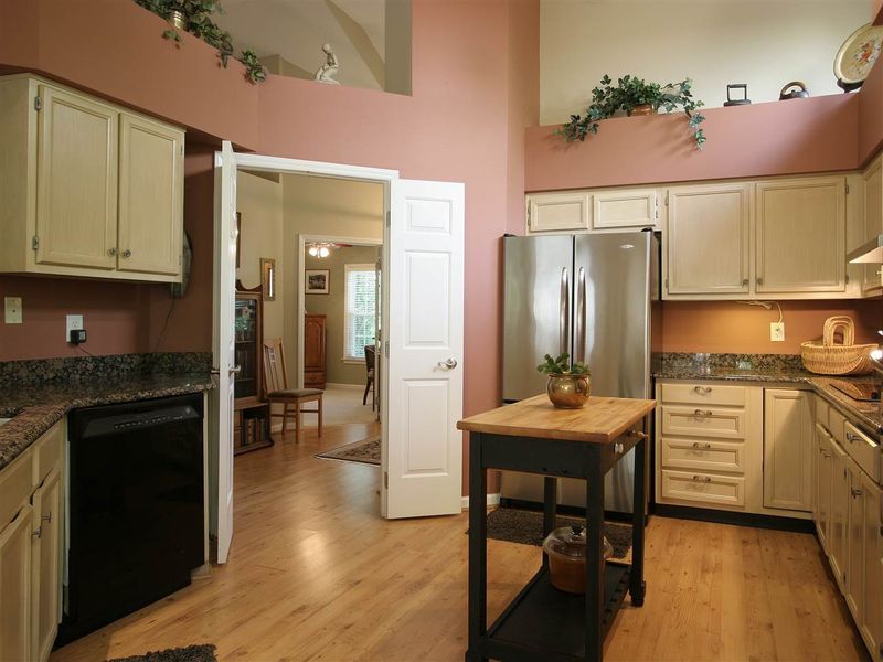 110 Crestpoint Ct, Cary, NC 27513