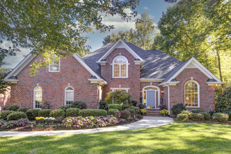 110 Doric Ct, Cary, NC 27519
