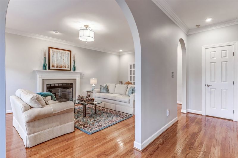 110 Glen Abbey Dr, Cary, NC 27513