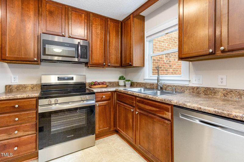 110 Gunston Ct, Chapel Hill, NC 27514