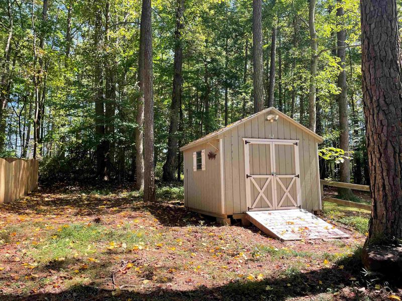 110 Hidden Valley Dr, Chapel Hill, NC 27516