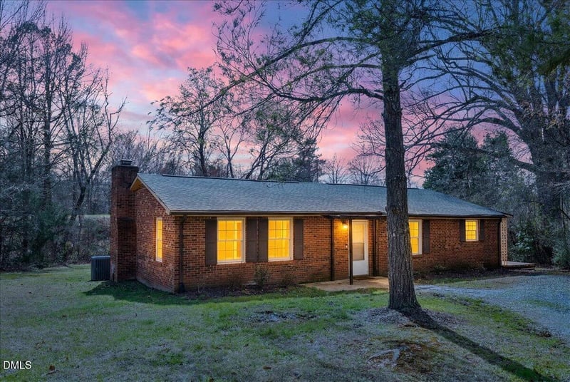 110 Hill St, Hillsborough, NC 27278