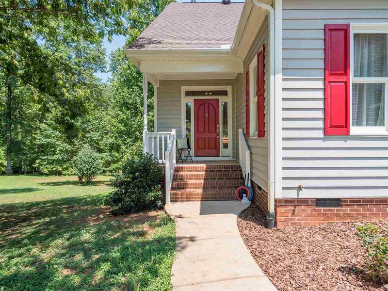 110 Hillendale Dr, Pittsboro, NC 27312