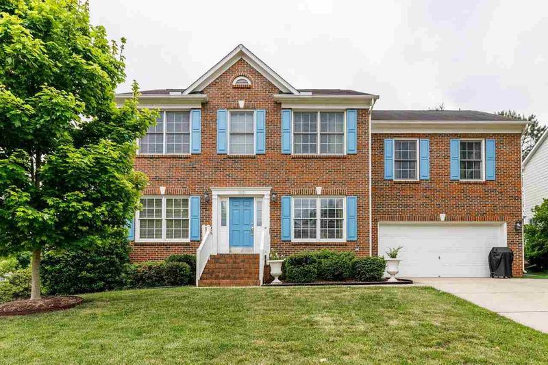 110 Holmhurst Ct, Cary, NC 27519