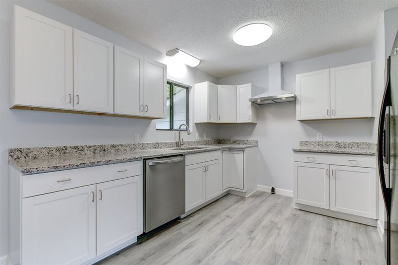 110 Honeysuckle Dr, Pittsboro, NC 27312
