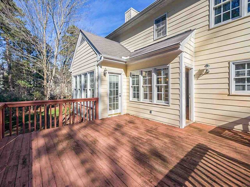 110 Larkspur Ln, Cary, NC 27513