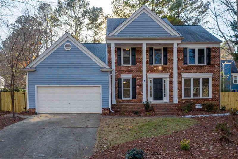 110 E Laurenbrook Ct, Cary, NC 27518