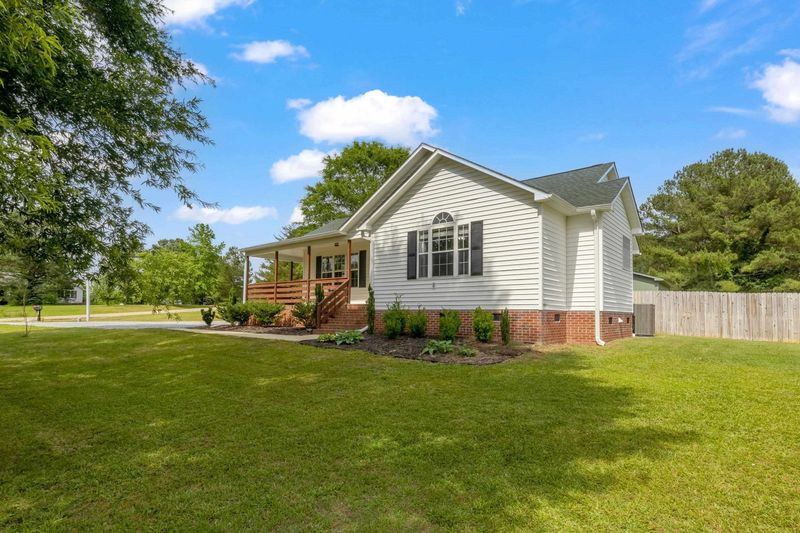 110 Leachburg Dr, Garner, NC 27529