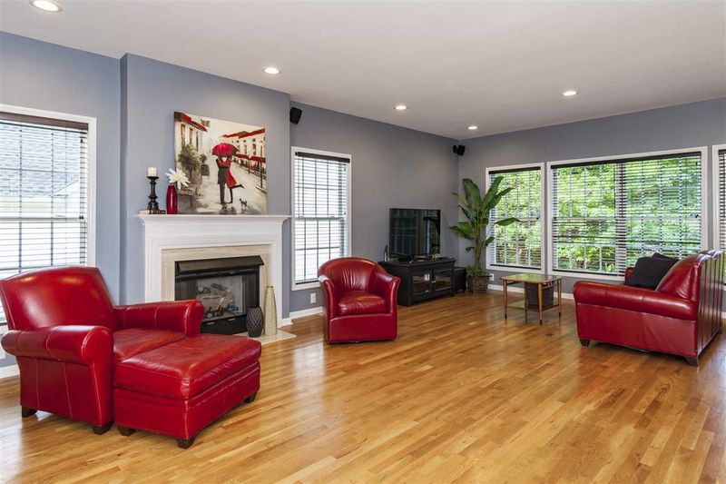 110 Longbridge Dr, Cary, NC 27518