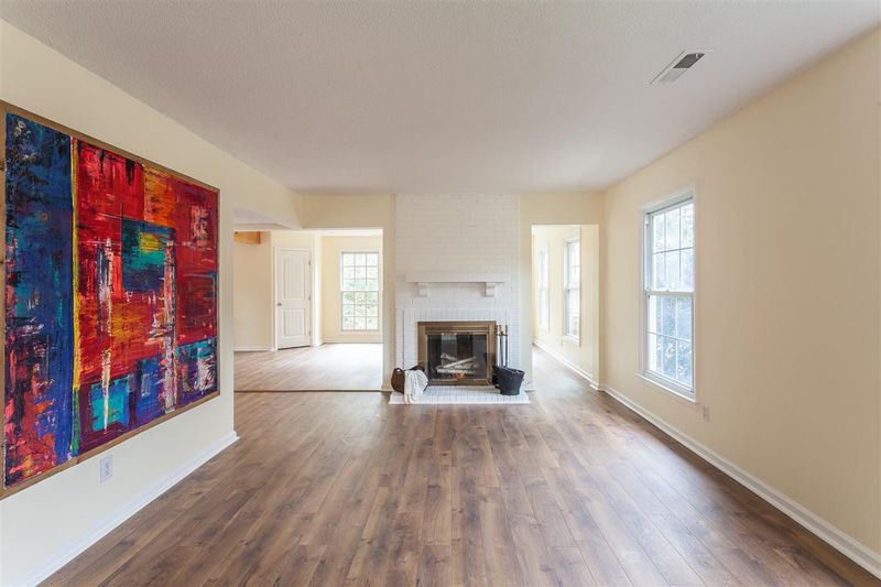 110 Mcdole Cir, Cary, NC 27511