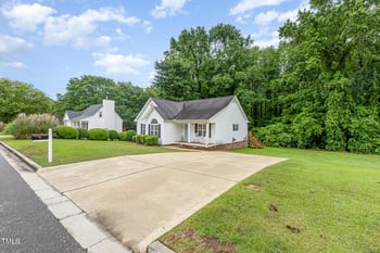 110 Oak Park Dr, Benson, NC 27504
