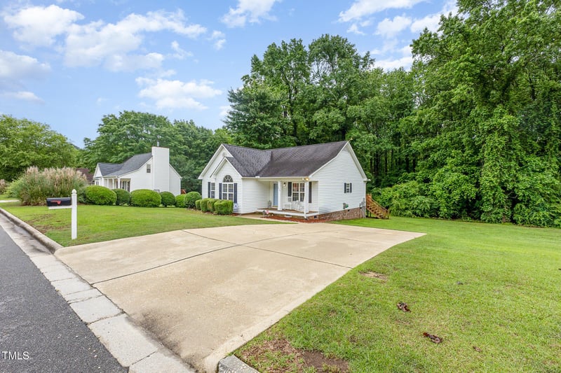 110 Oak Park Dr, Benson, NC 27504