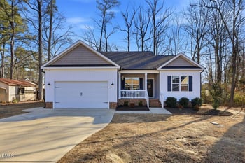 110 Oak St, Selma, NC 27576