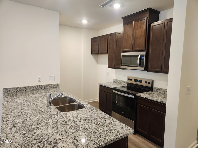 110 Parker Ln, Mebane, NC 27302