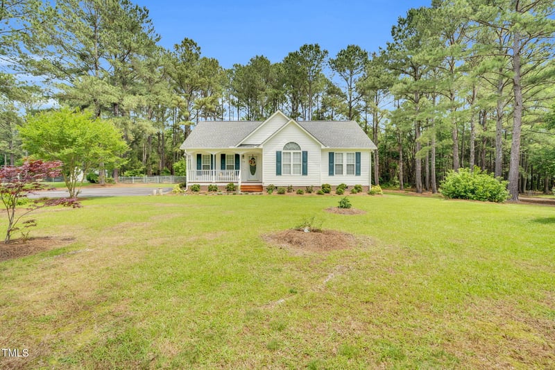 110 Phyllis Dr, Benson, NC 27504