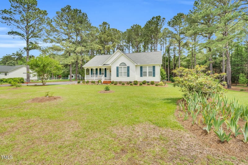 110 Phyllis Dr, Benson, NC 27504