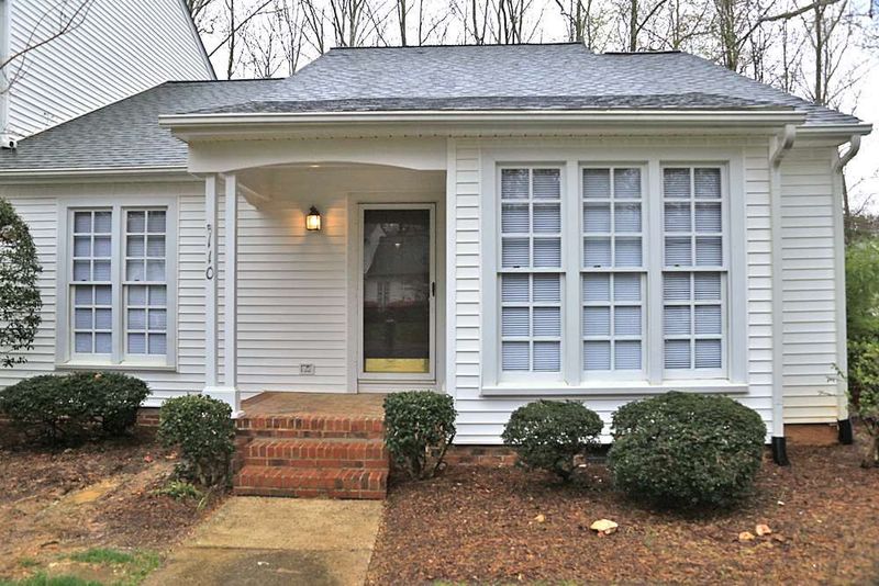 110 Pickett Ln, Cary, NC 27511