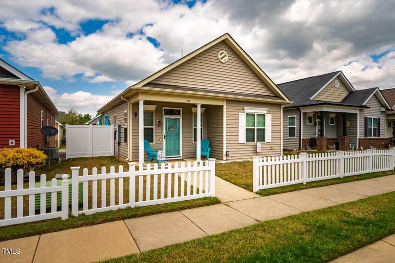 110 Plott Hound Dr, Clayton, NC 27520