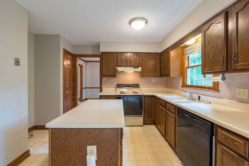 110 E Skyhawk Dr, Cary, NC 27513