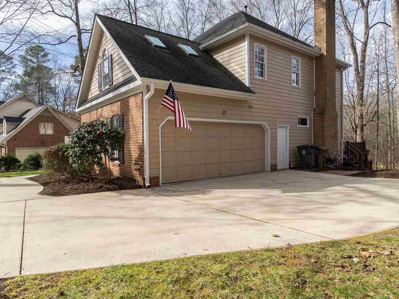 110 Windfall Ct, Cary, NC 27518