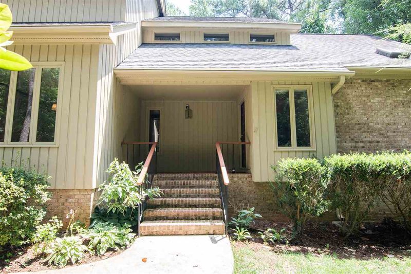 110 Woodgrove Ln, Cary, NC 27518