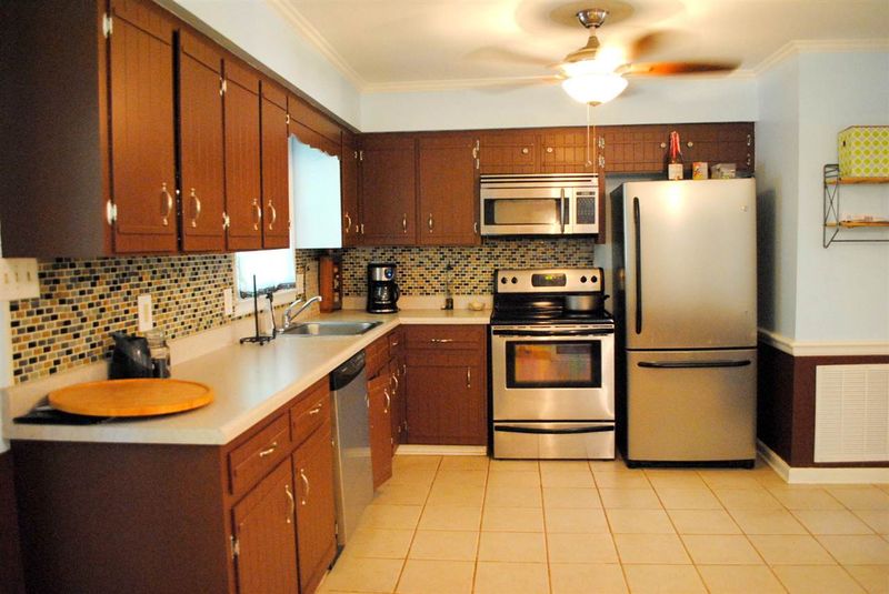 1100 Askham Dr, Cary, NC 27511