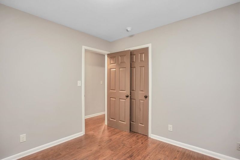 1100 Chatham Ln, Raleigh, NC 27610