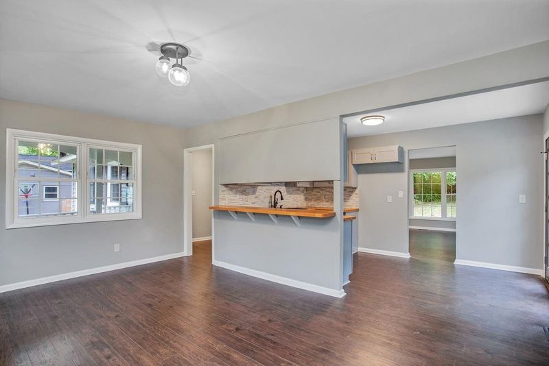 1100 Chatham Ln, Raleigh, NC 27610