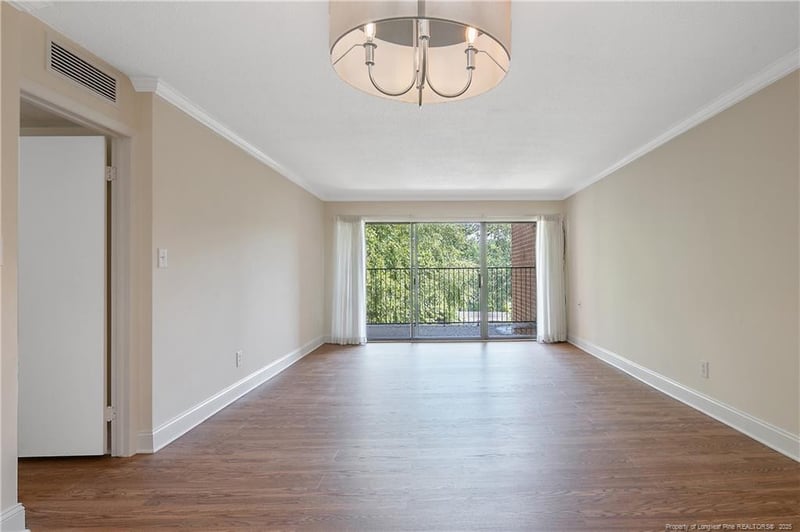 1100 Clarendon St #303, Fayetteville, NC 28305
