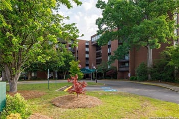 1100 Clarendon St #402, Fayetteville, NC 28305