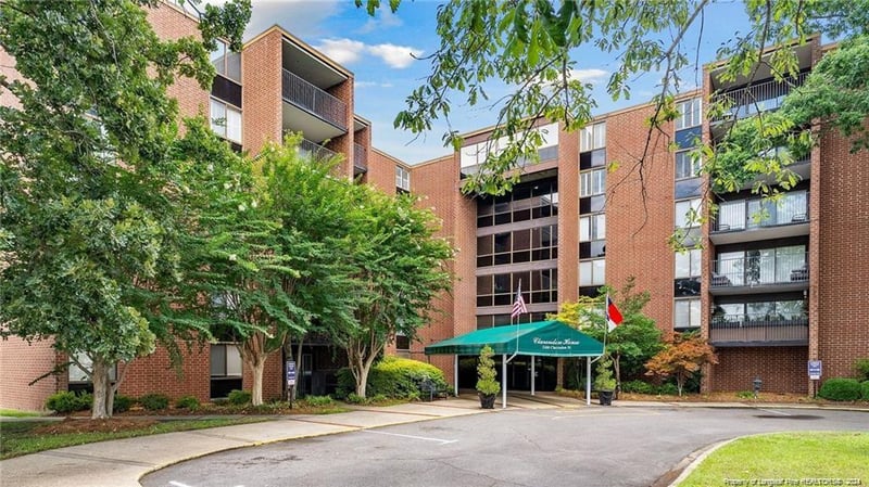 1100 Clarendon St #611, Fayetteville, NC 28305