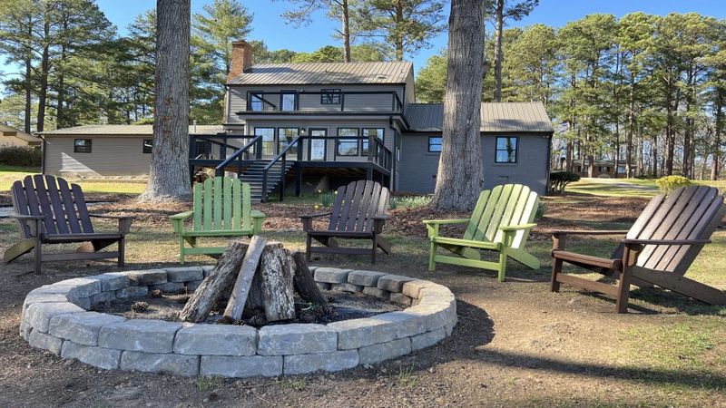 1100 Clearwater Dr, Sanford, NC 27330