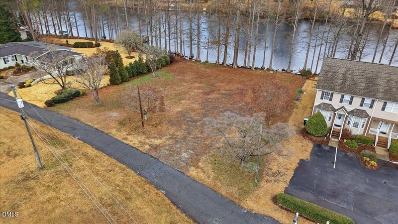 1100 Lakeside Dr, Four Oaks, NC 27524