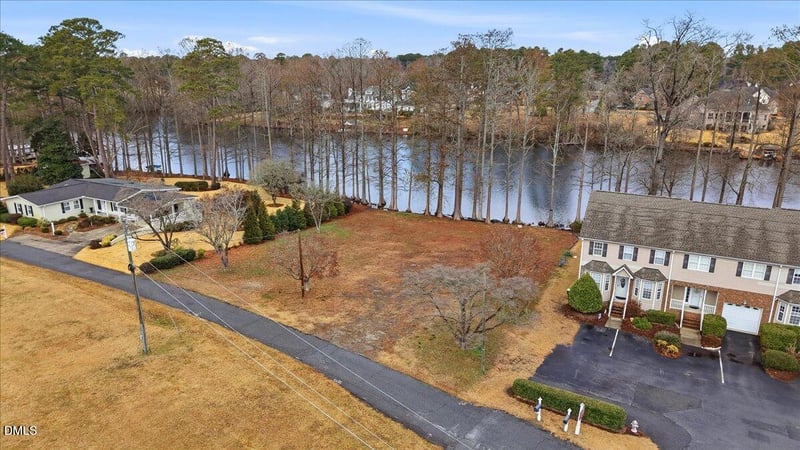 1100 Lakeside Dr, Four Oaks, NC 27524