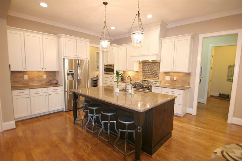 1100 Tacketts Pond Dr, Raleigh, NC 27614