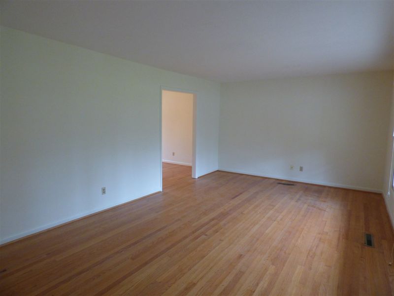 1100 Willow Dr, Chapel Hill, NC 27517