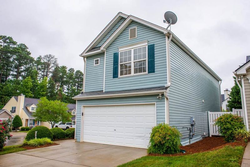 11001 Astor Hill Dr, Raleigh, NC 27613