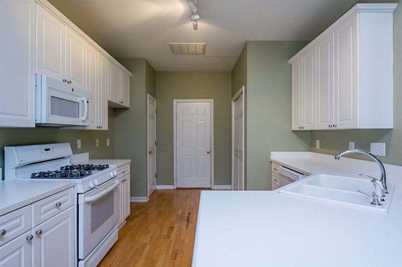 11003 Southwalk Ln, Raleigh, NC 27614