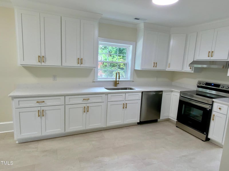 1101 Divine St, Dunn, NC 28334