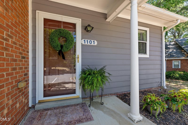 1101 Huntington Park Dr, Morrisville, NC 27560