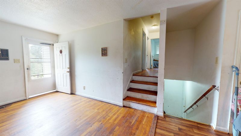 1101 Kitt Pl, Raleigh, NC 27610