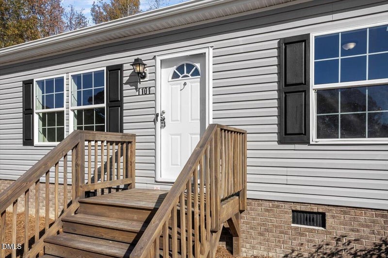 1101 Perry Rd, Zebulon, NC 27597