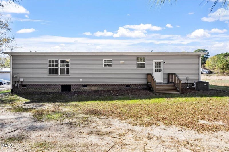 1101 Perry Rd, Zebulon, NC 27597