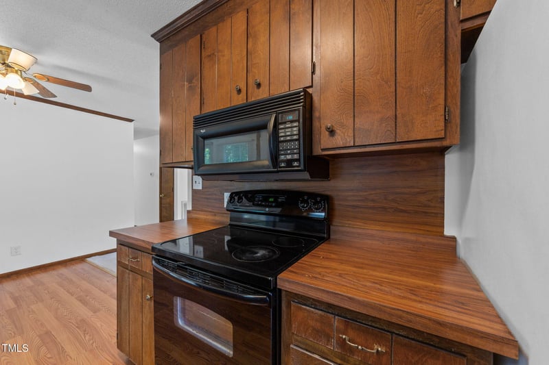 1101 Robinfield Dr, Raleigh, NC 27603