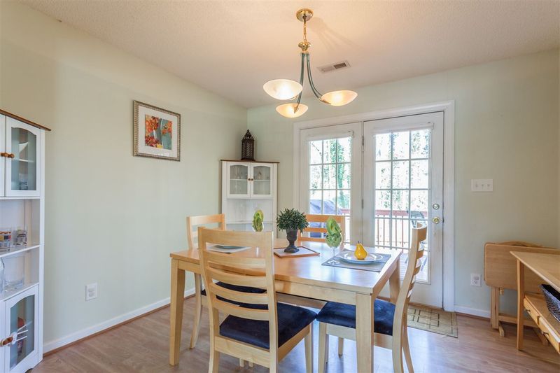 1101 Stoneferry Ln, Raleigh, NC 27606