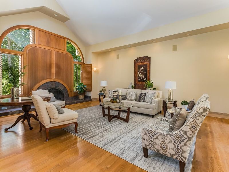 11019 Governors Dr, Chapel Hill, NC 27517