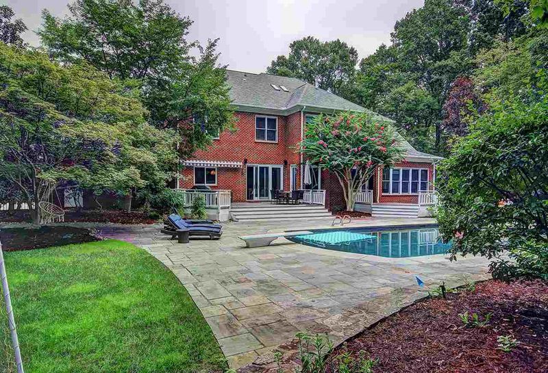 1102 Bayberry Dr, Chapel Hill, NC 27517