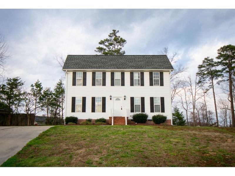 1102 Morgan Glen Dr, Burlington, NC 27217
