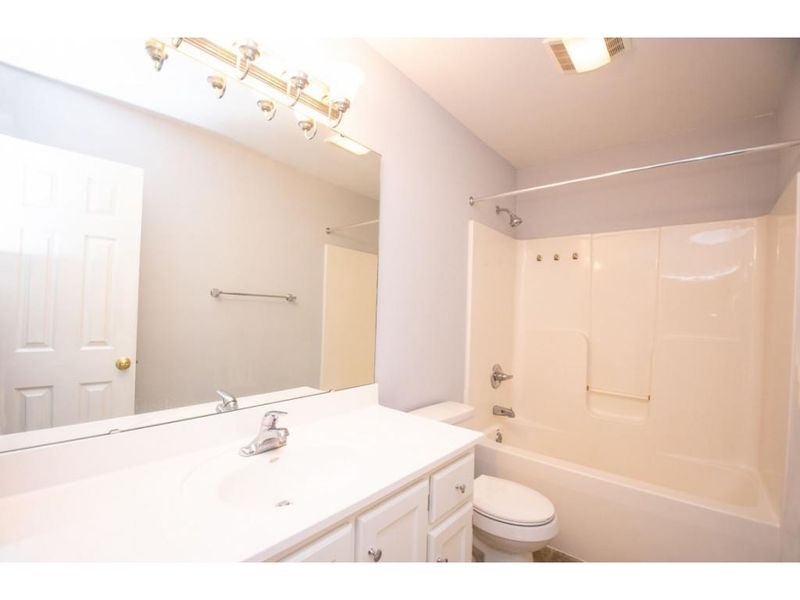 1102 Morgan Glen Dr, Burlington, NC 27217