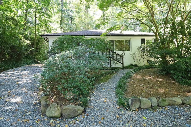 1102 Valley Park Dr, Chapel Hill, NC 27514